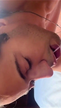 Chico grande se folla a su marido sexy