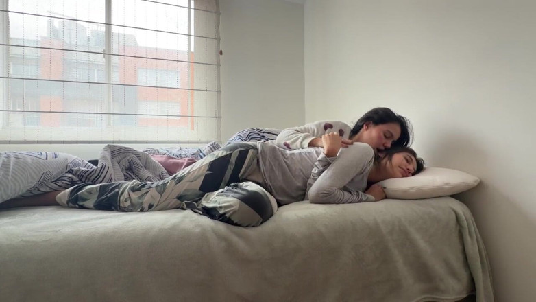 scarlettandc: เช้าวันใหม่กับเซ็กส์เลสเบี้ยน