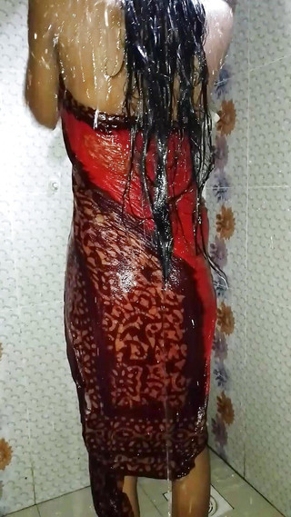Sumaiya tasnim: Une desi indienne sexy dans la salle de bain