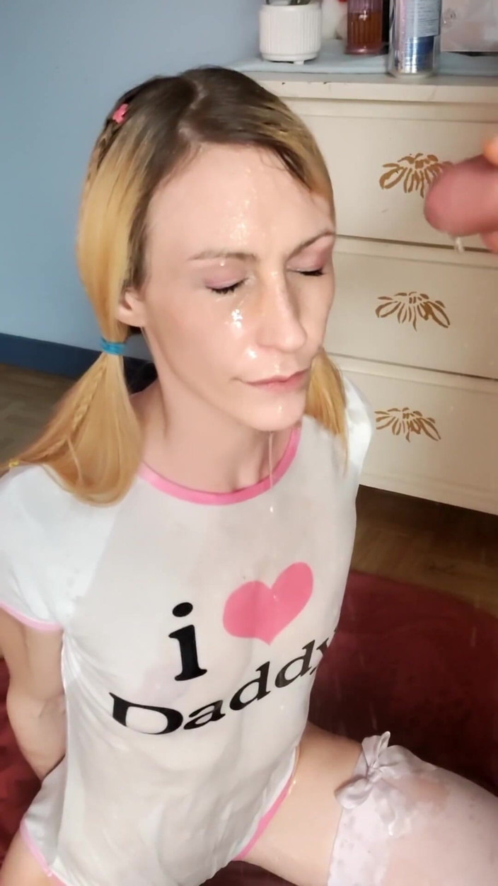 Vanessa Hastings: Vanessa Hastings Cum and Piss on Her Face
