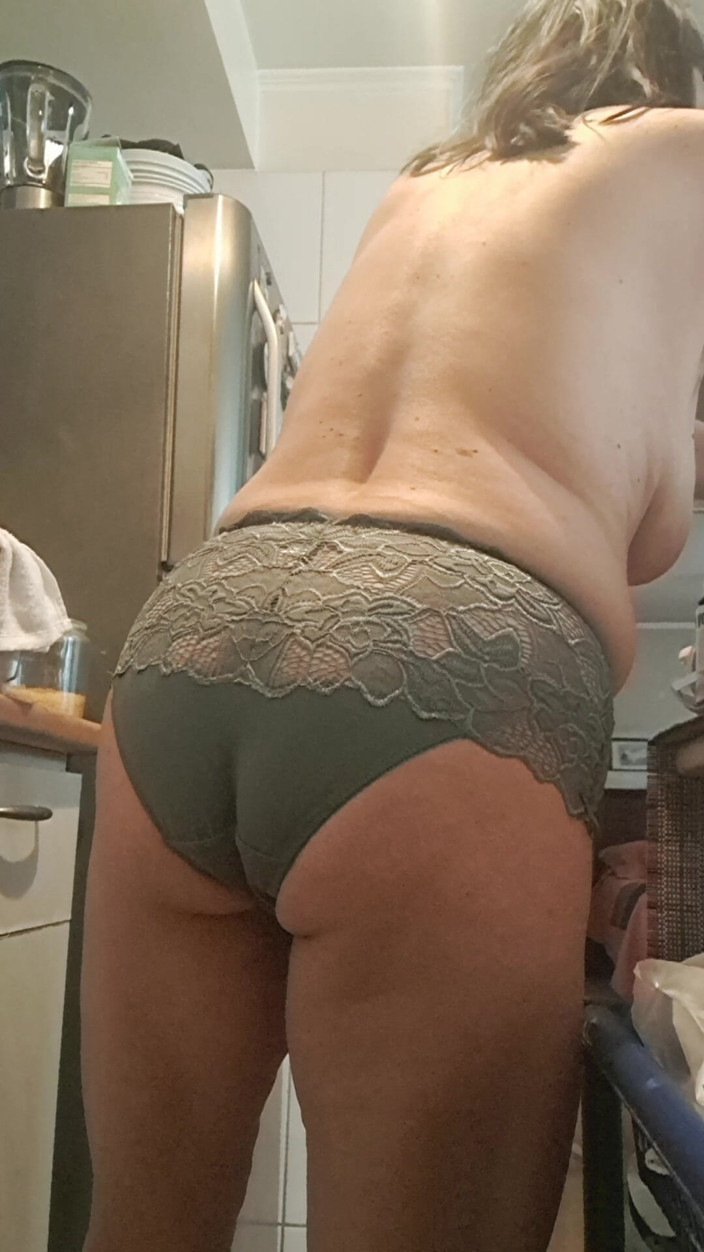 Mommy big hairy pussy: Běhání zralých šortek s macechou