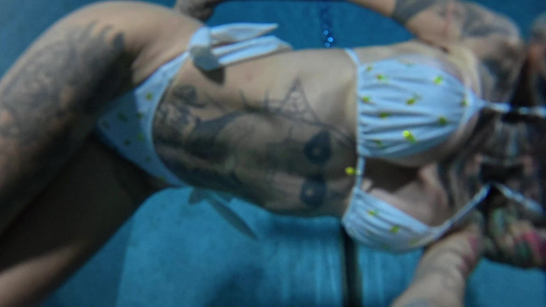 Skully inkson: Underwater Swim at Night