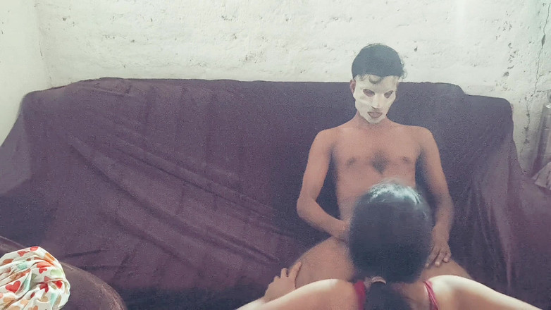 Hot Nisha bhabhi: 性感人妻舔男友的