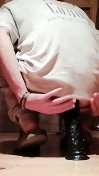3명의 남자가 우유를 떠난 후