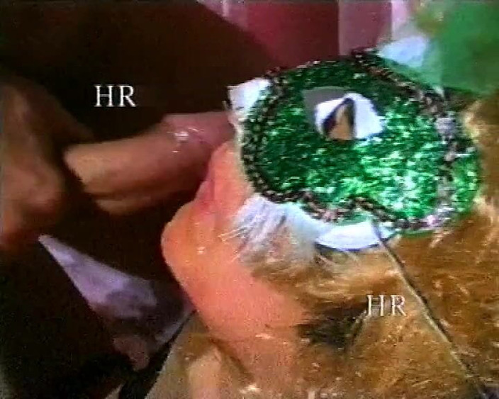 Hans Rolly: Schandalig! Pornografische video's gemaild naar mijn stiefmoeder uit de jaren 90 #4