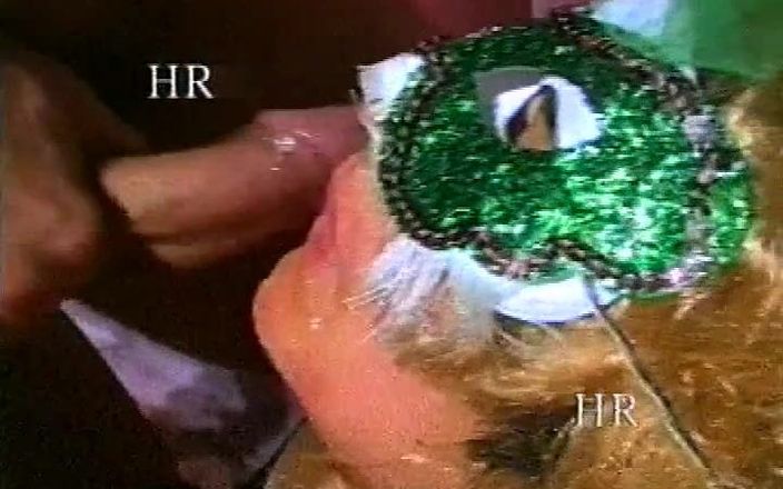 Hans Rolly: Thái! Video khiêu dâm được gửi đến mẹ kế của tôi những...