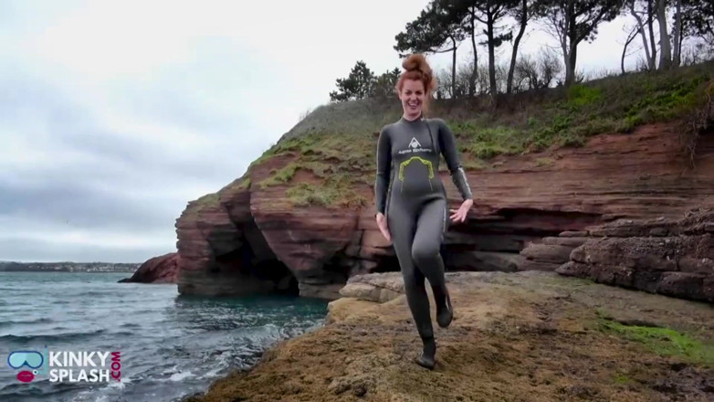 UKCuteGirl Lucy Lauren: Desfile de ropa de camisa de vida de wetsuit con...