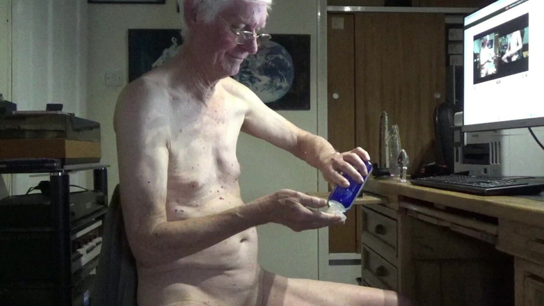 bigears: 최신 애널 플레이와 정액 쇼