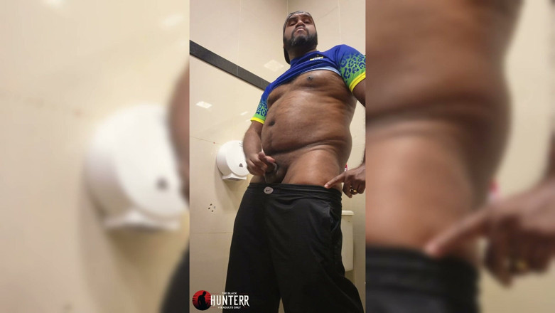 TheBlacKHunterr: In the Bathroom Cumming