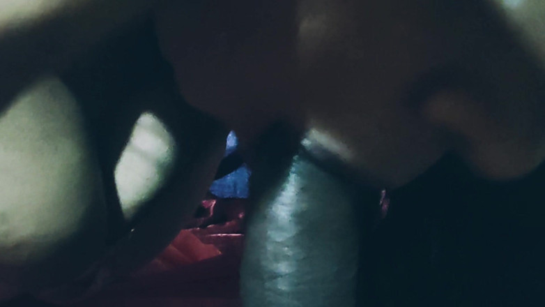 Hotpooja86900: La cognata ha succhiato il pene del cognato energicamente