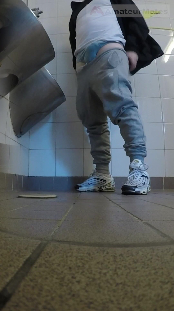 AmateurMates: Amateur Boys in Sneakers Wank and Try Handjob in Public...