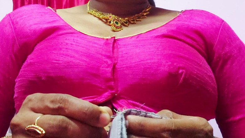 Desi Mohini: Hot and Sexy Aunty Apne Boobs