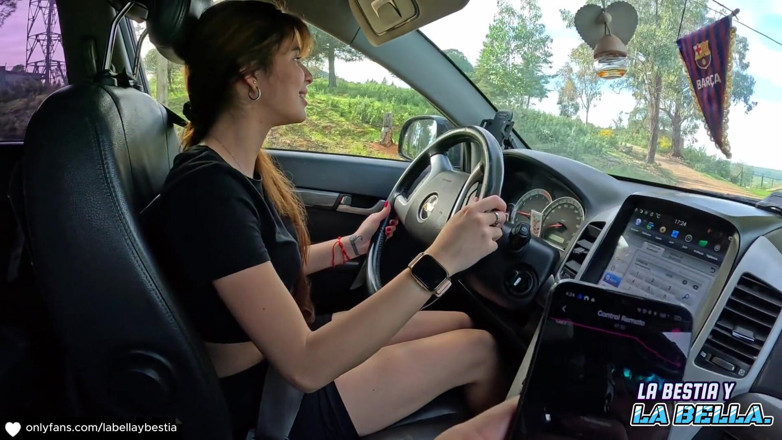 Labestiaylabella: 18岁女人：在她的阴道振动时驾驶她的车，我们最终在公共场合热辣地肛交!!