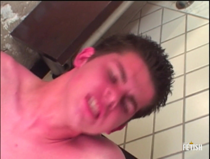 Gay Diaries: Ragazzo bruna si fa distruggere il culo da un enorme...