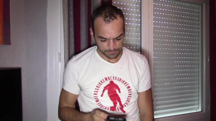Kinky Bareback Boys: Leo dikongkek tanpa kondom oleh Fred di luar rumah