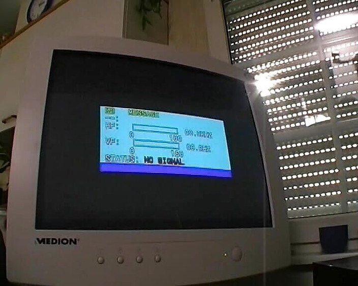 Porno kino: 見事なドイツの熟女と十代の彼らの初めてのフォーサム