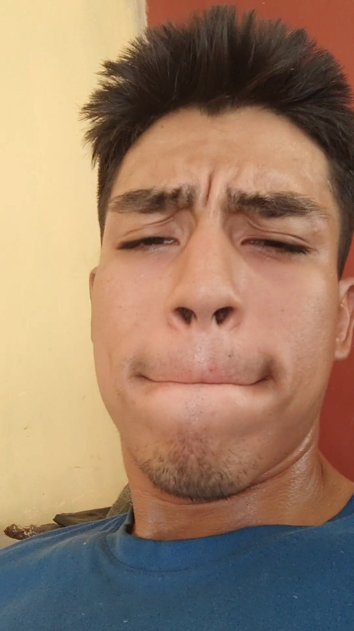 AlexAlejandro13: Cine vrea laptele meu?