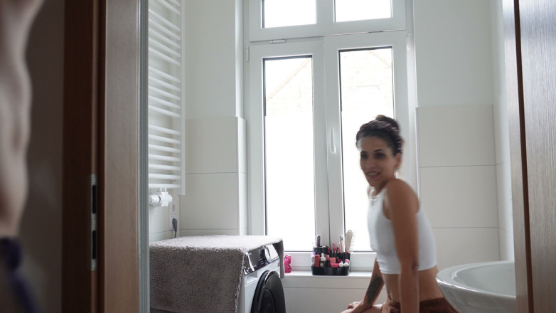 W33D PORN: Morning Latte in the Guest Bathroom. He Completely Screwed Me...