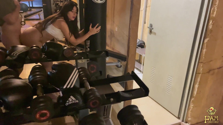 Pamsnusnu: Tôi đụ màn hình săn chắc của phòng tập thể dục...