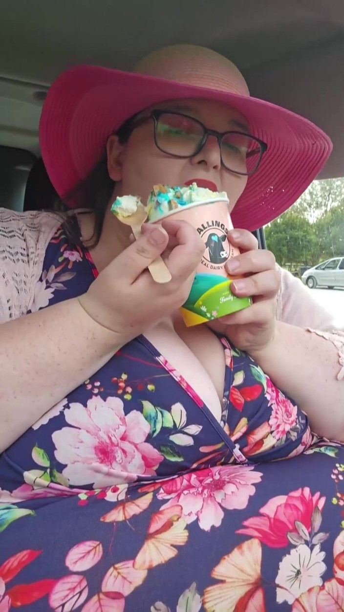 SSBBWLadyBrads: Snězme zmrzlinu