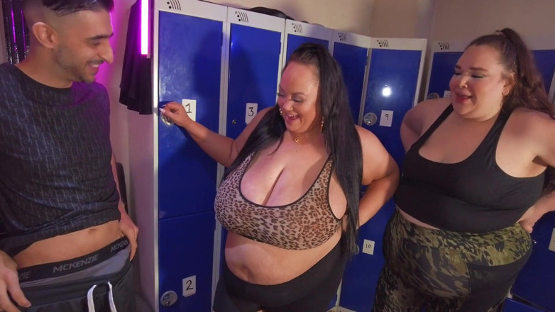 BuxomBrits: Dwie BBW Get Fucked w szatniach JJ Jewel i Madam...
