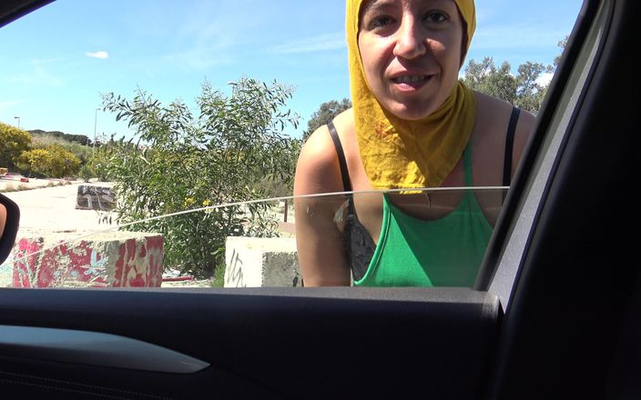 Souzan Halabi: Turista britânica pega uma puta francesa peituda em Marselha
