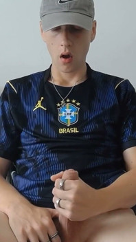 Geiler bruder erwischt beim wichsen nach dem fußball-training, lange version