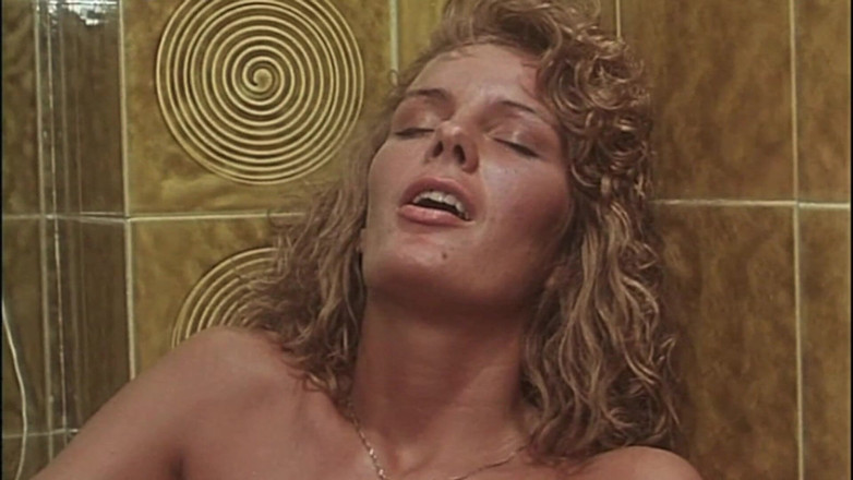 Inthe MILF room: Genç kadın müdür Moana: otelde üçlü seks