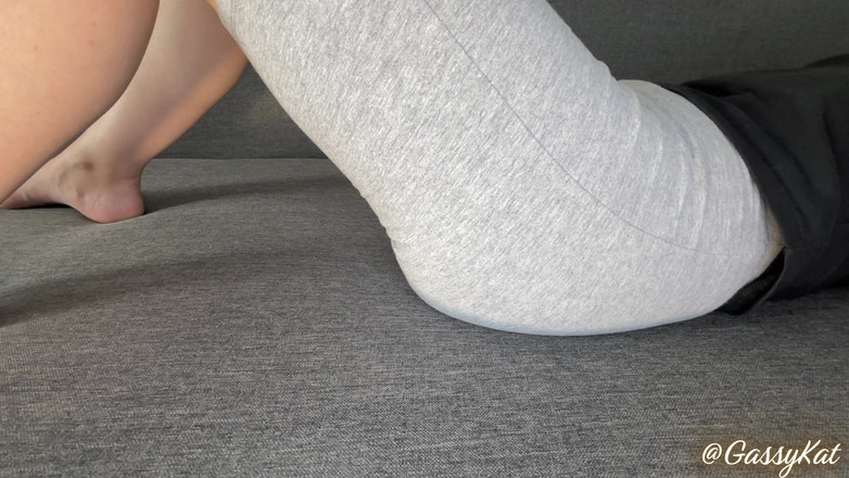 GassyKat: Leggings furz pOV - gestank direkt in dein gesicht gespritzt