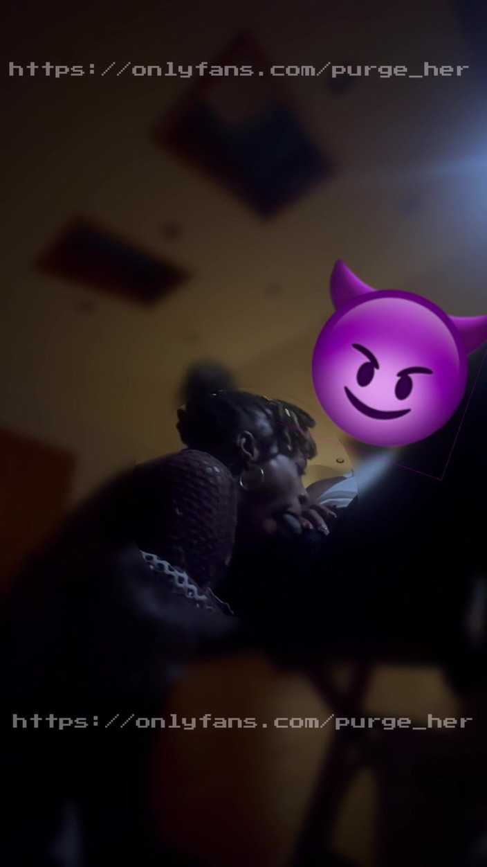 Purge_her: Goede pijpbeurt in een luchtbb