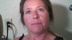 Signora matura con bellissimi occhi eccitati ama un grasso cazzo nero