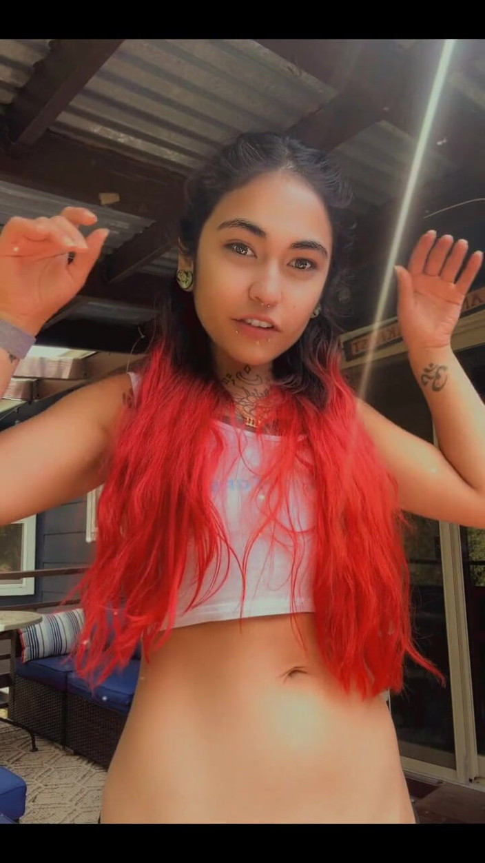 lilRavenFox: कौन वेश्या घुटने?