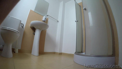 Love 2 Piss: sarak ke kinaare aur kee any sthanon par peshaab karna -...