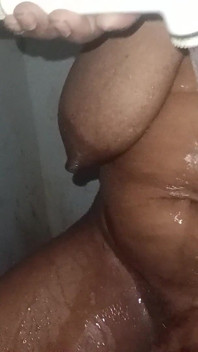 Indian Desi Girls Bhabhi Bathroom Mein Kya Maje Kar Rahe
