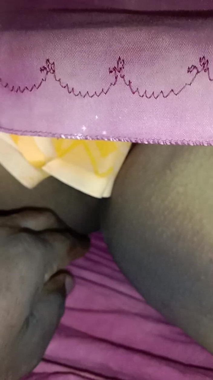 Tamil Anti Uma: 남편이 자리를 비했을 때 이웃의 아줌마가 나에게 전화를 걸었기 때문에 그녀의 보지를 손가락으로 손가락으로 빨아