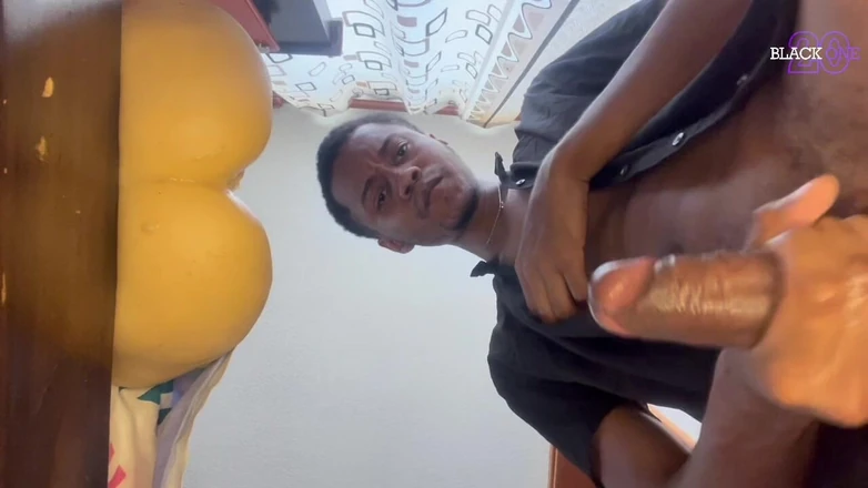 Black-2001: Papa baise son fleshlight avec sa grosse bite et beaucoup...