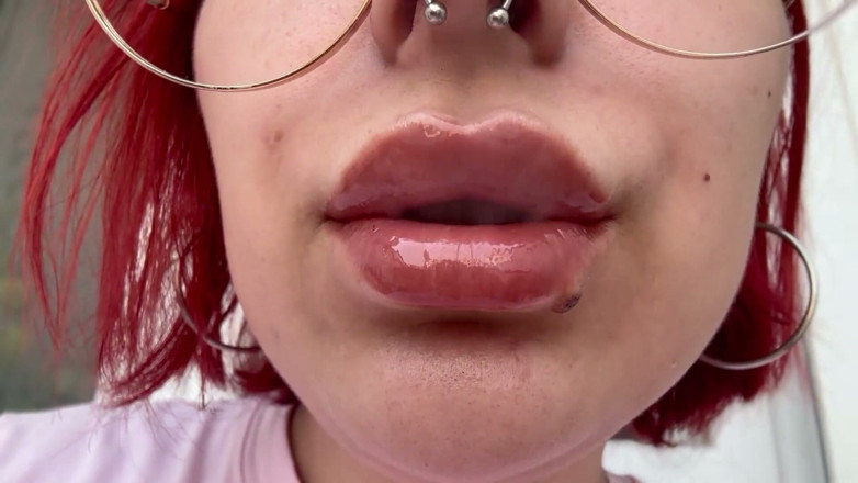 lanalovacutie: โคลสอัพสูบบุหรี่กับ Lipgloss