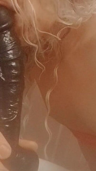 Sugande milf dildo