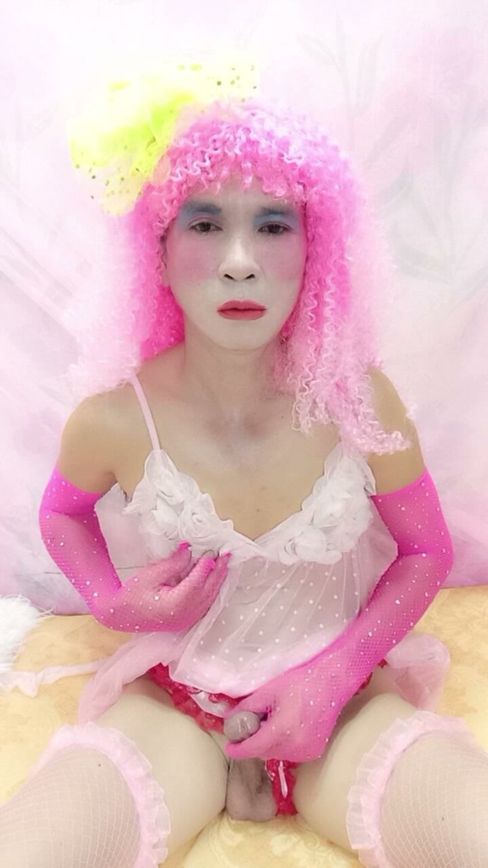nguyen dang thien tri: Oanh Le Transgender Memakai Pakaian Seksi Swafoto Cups Tinh