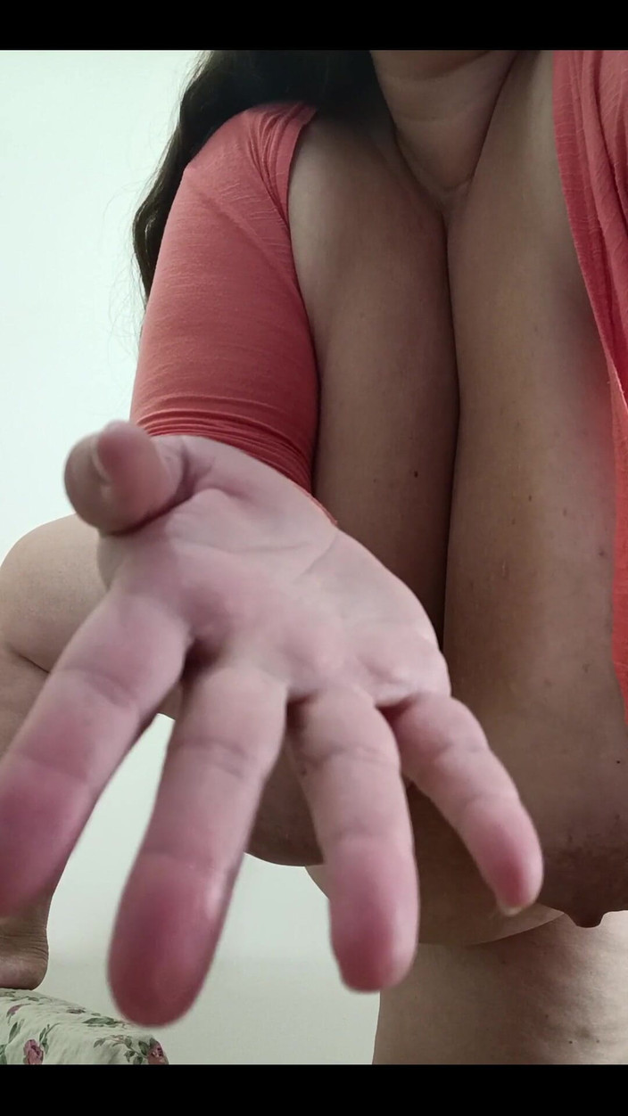 Nina Doll: Femeie mare și țâțoasă solo