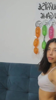 Pár sex nahé teenagerky v místnosti