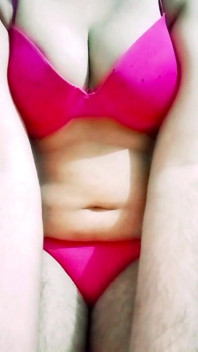 กะเทยอินเดียนข้ามเพศ Gaurisissy XXX เย็ดกันในชุดนอนฮันนีมูนสีชมพู
