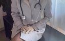 Carolina Iena: Une doctoresse italienne vêtue de bas se masturbe et blasphème