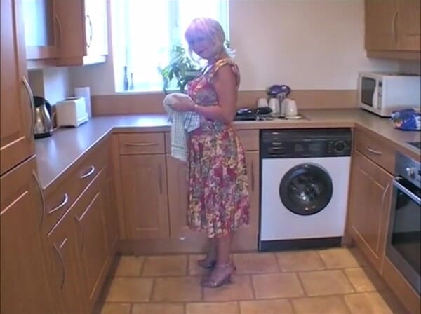 Lorna Blu: Horny housewife and a big dildo