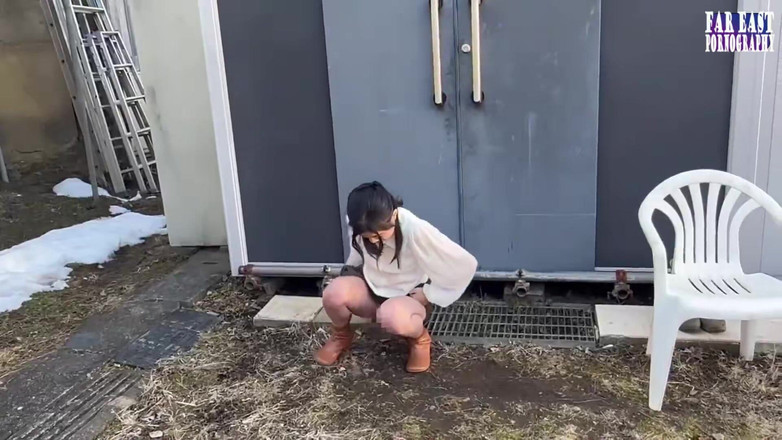 Far East pornography: Cewek seksi ini lagi jalan-jalan sambil jalan-jalan di mana matanya...