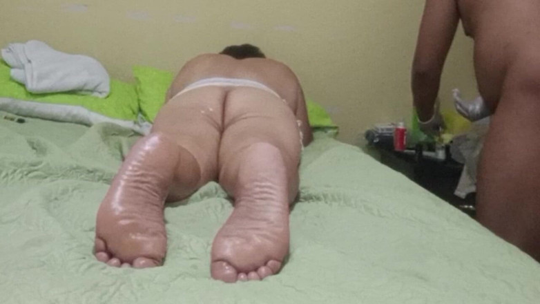 Milfta boohot: Masáž nohou olejem pro zralou milfku