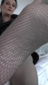 Čas na čichání! Teď už cítíš moje nohy v síťkách! Lady Victoria Valente