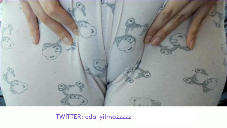bigass_sexy_bigboobs: Cameltoe - gezwollen poesje - poesje wrijven met pyjama