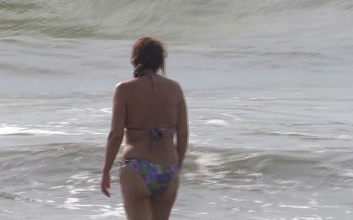 Ardientes 69: mamuśka jedzie na wakacje na plażę z 18-letnim pasierbem, aby nauczyć...