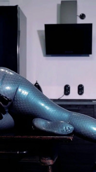 Compilație sexy cu stăpâna în latex Arya Grander, fetiș de cauciuc și dominare feminină pozitivă